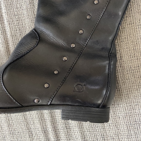 Born tall leather boot with side zip and gun metal studs women’s size 7 - Picture 3 of 16
